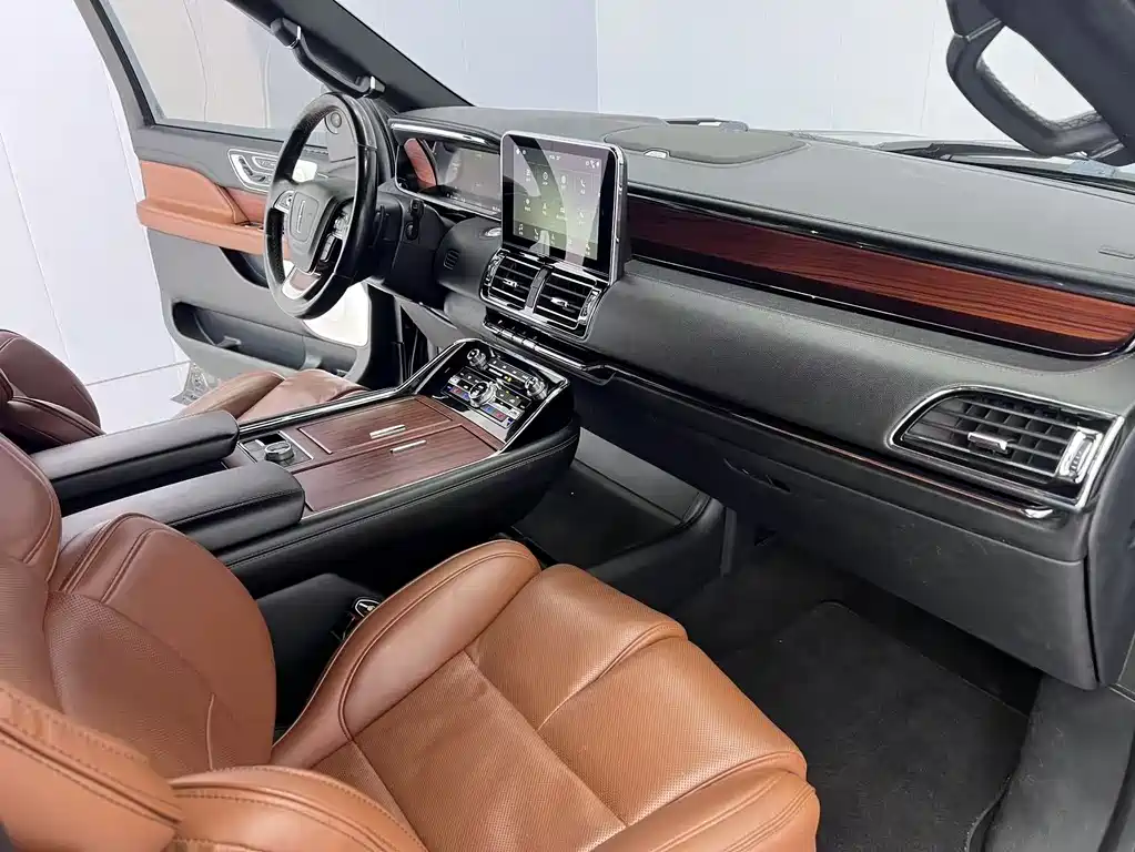 Lincoln Navigator 2019 — фото 10