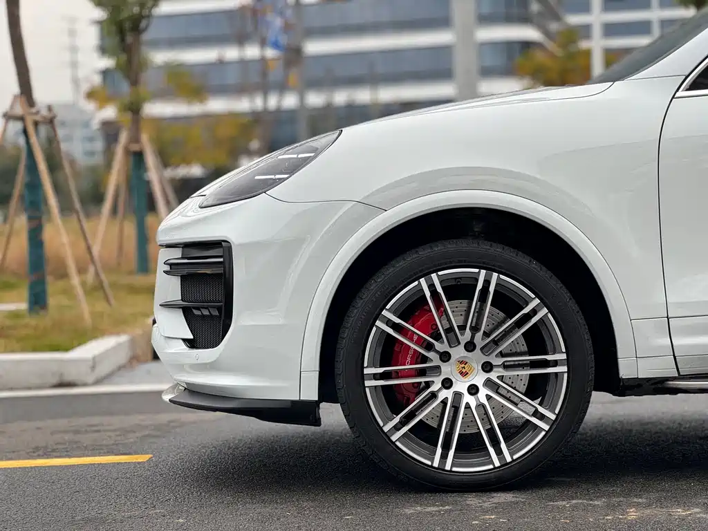Porsche Cayenne 2017 — фото 9