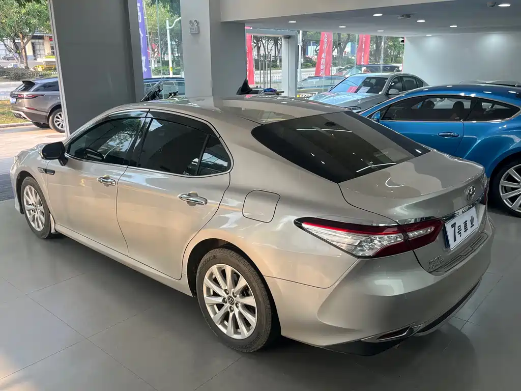 Toyota Camry 2018 — фото 6
