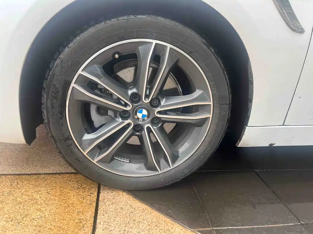 BMW 1 Series 2017 — фото 14