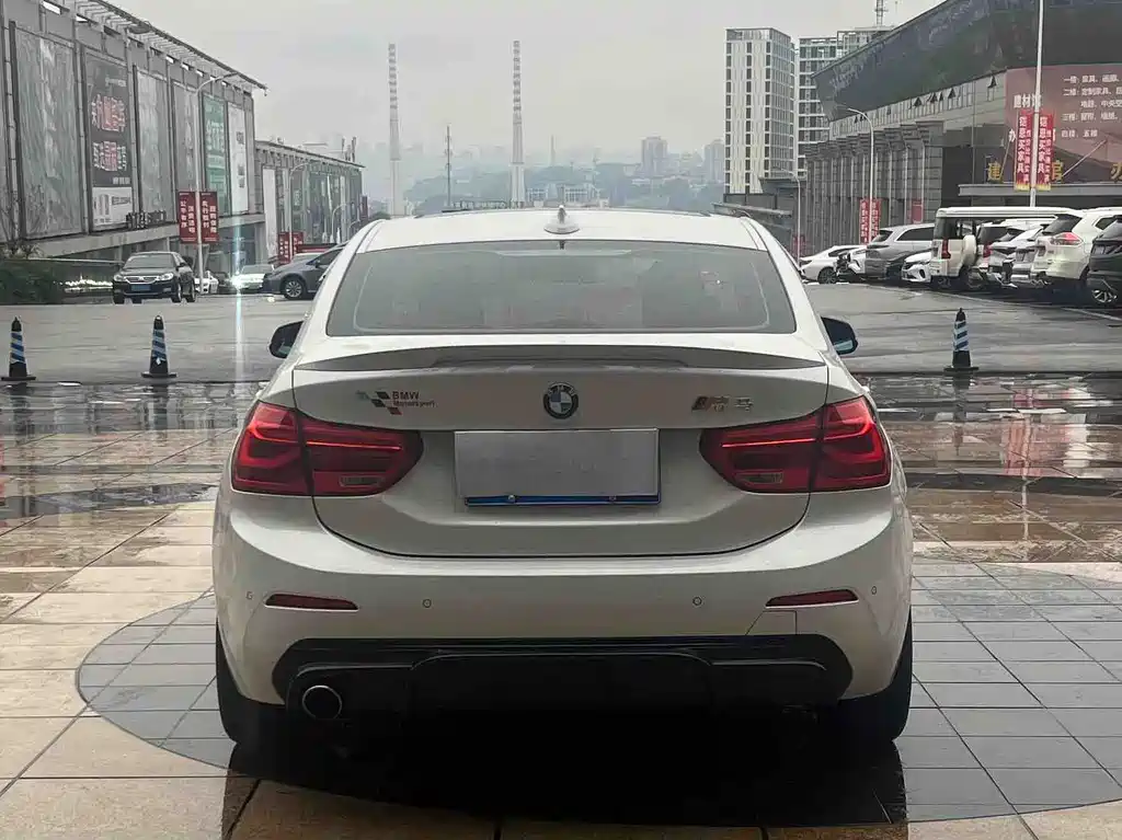 BMW 1 Series 2017 — фото 18