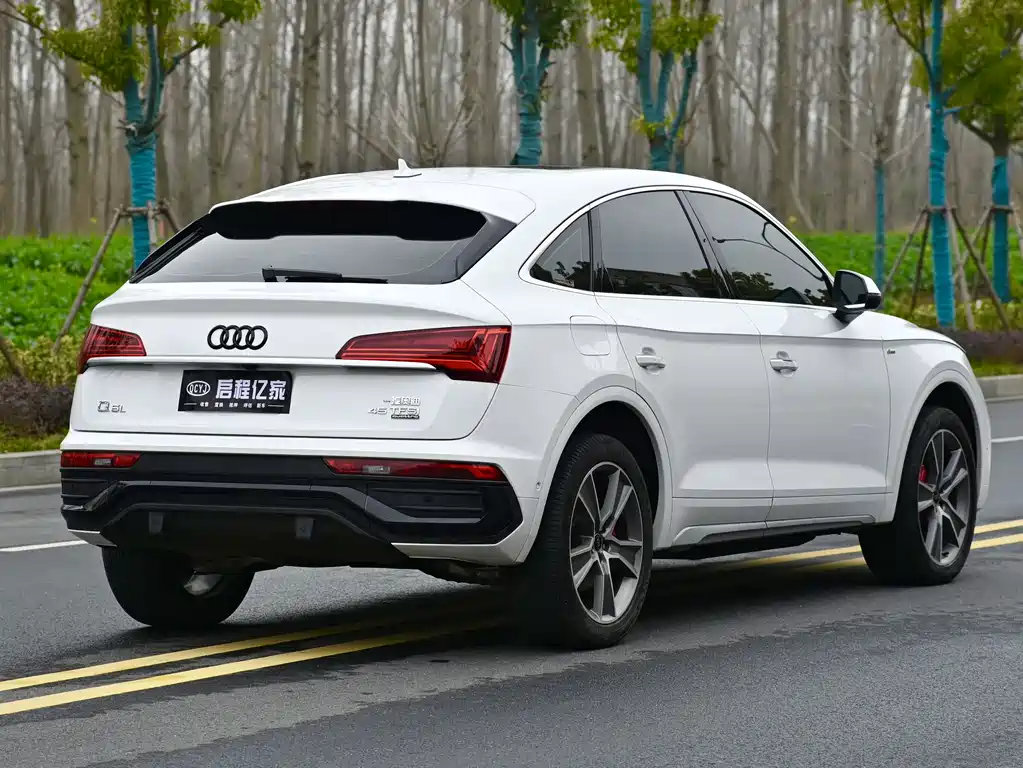 Audi Q5L Sportback 2021 — фото 15