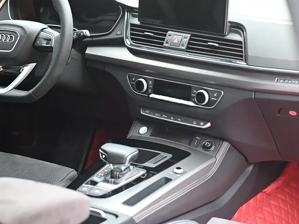 Audi Q5L Sportback 2021 — фото 9