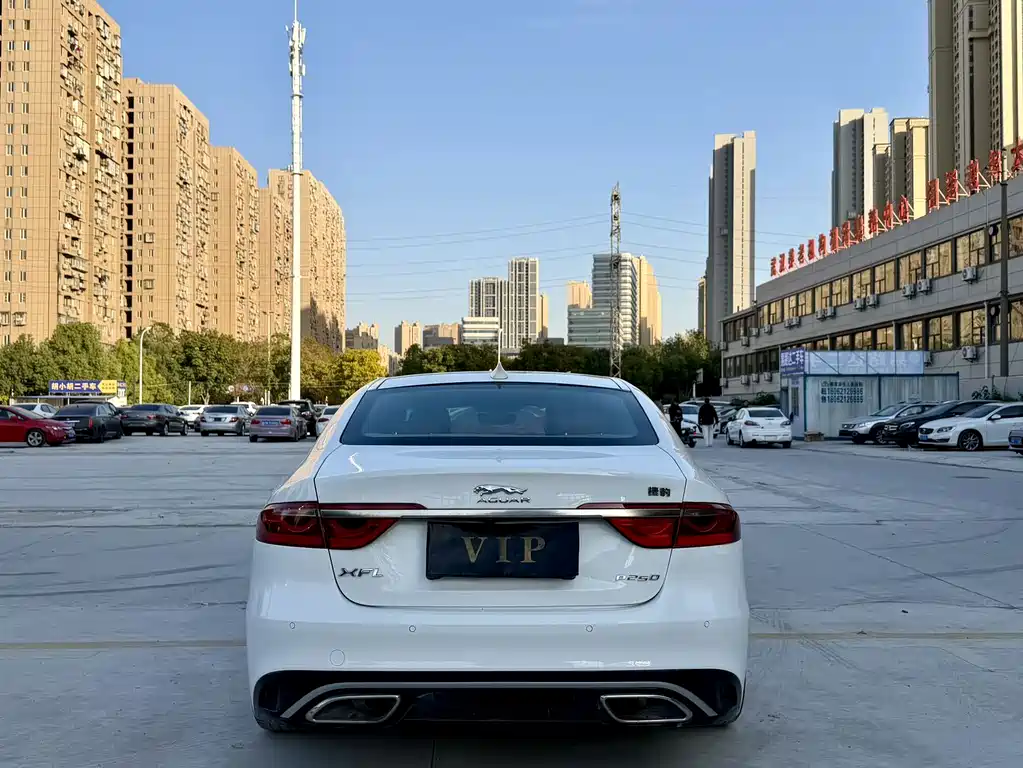 Jaguar XFL 2022 — фото 10