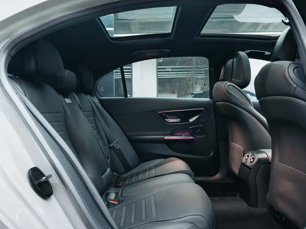 Mercedes-Benz C-Class 2023 — фото 12