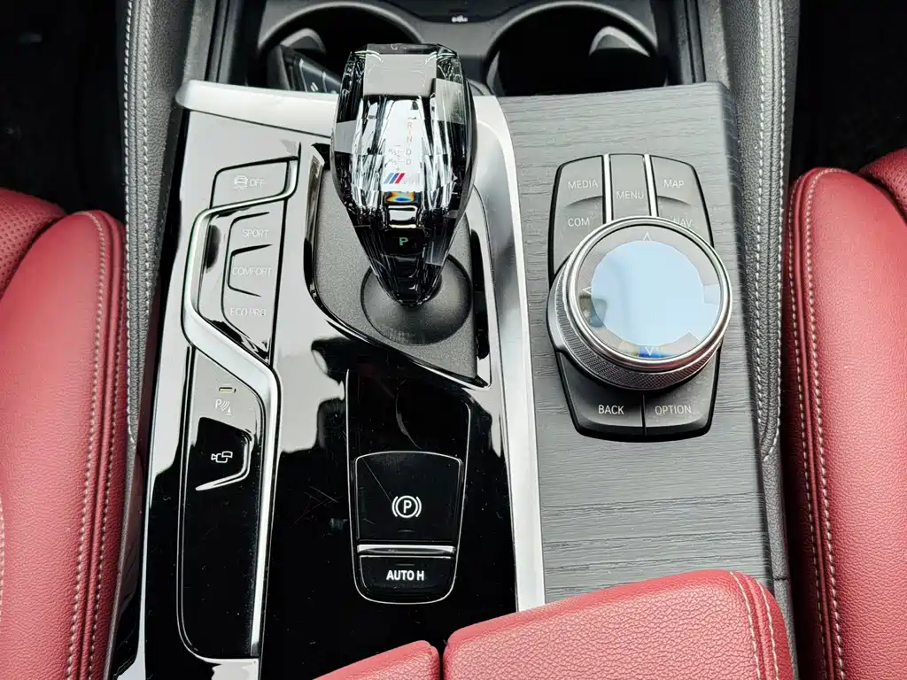 BMW 5 Series 2020 — фото 15