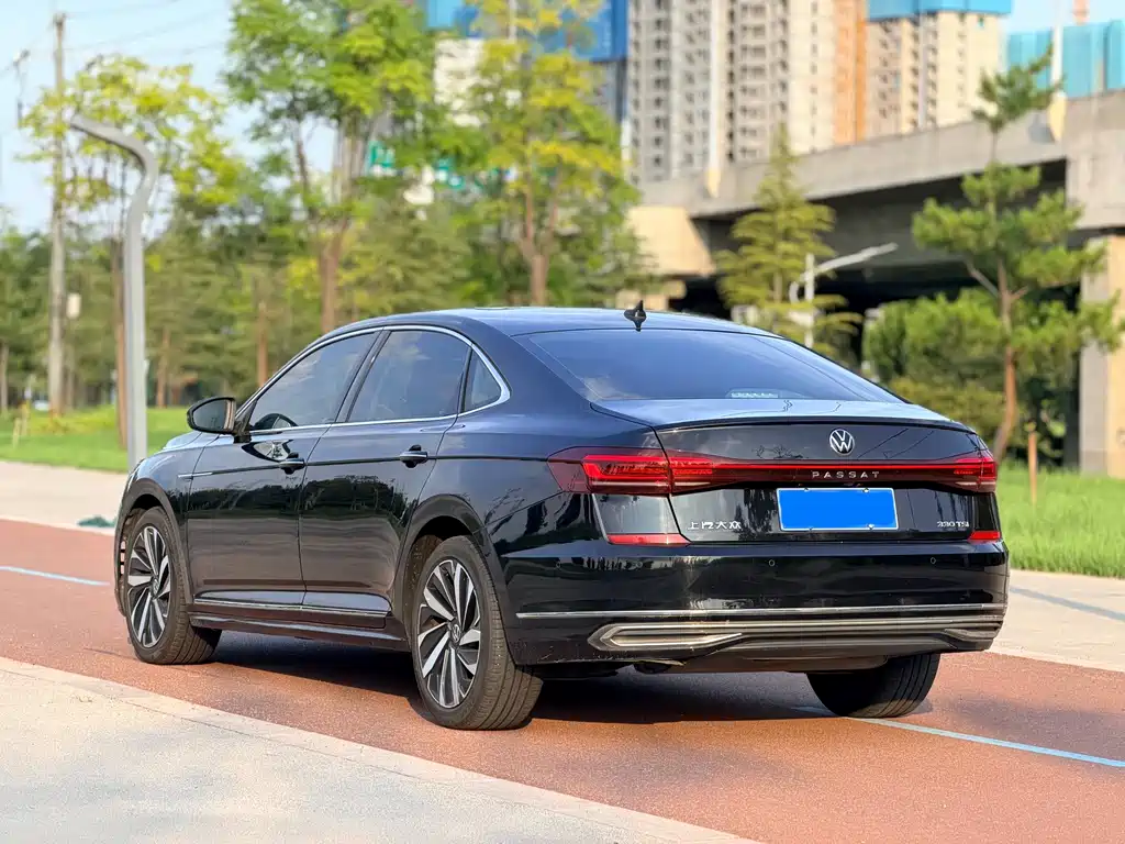 Volkswagen Passat 2022 — фото 29