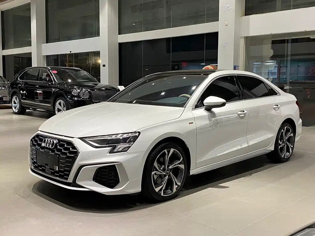 Audi A3 2022 — фото 1