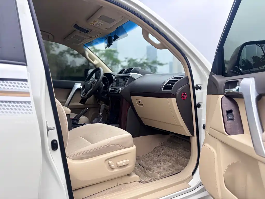 Toyota Prado 2015 — фото 12