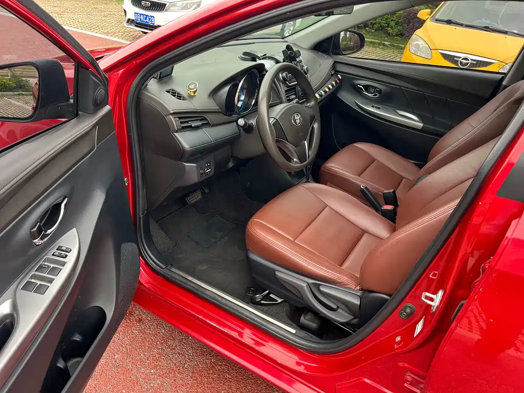 Toyota Yaris L 2016 — фото 4