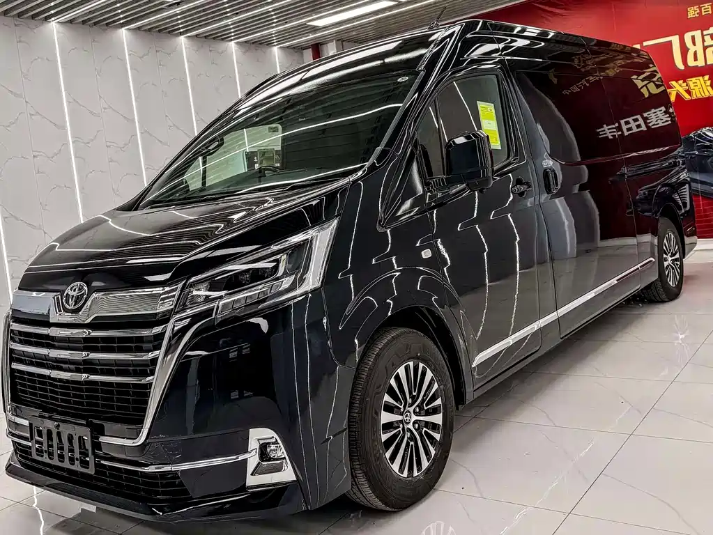 Toyota Hiace — фото 1