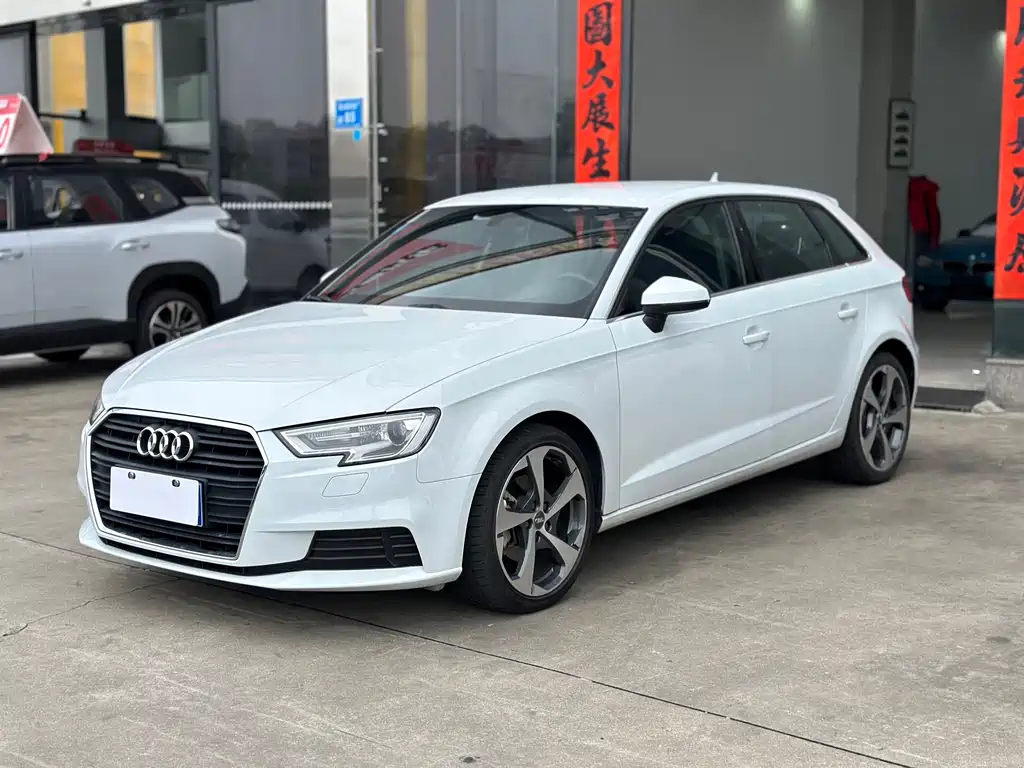 Audi A3 2018 — фото 1