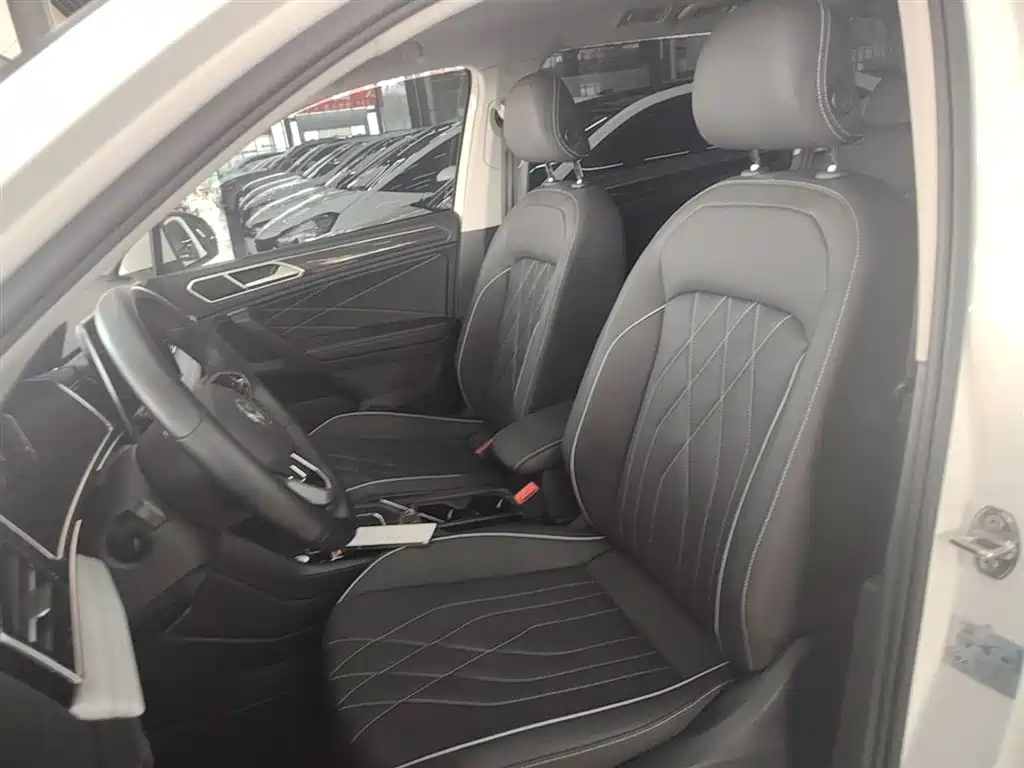 Volkswagen Tiguan L 2023 — фото 15