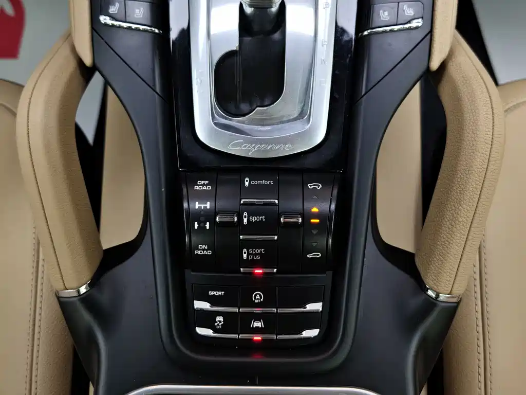 Porsche Cayenne 2015 — фото 32