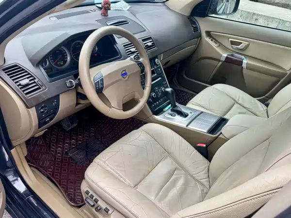 Volvo XC90 2011
