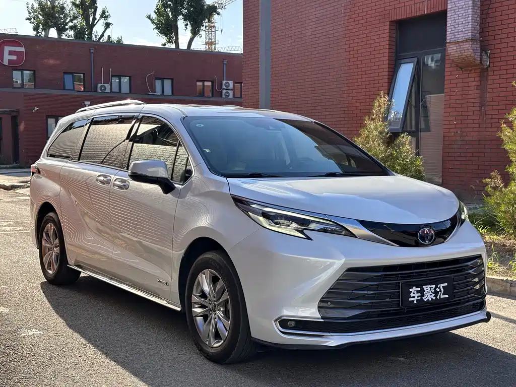 Toyota Sienna 2022 — фото 3