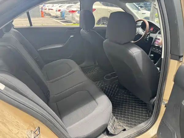 Volkswagen Santana 2013
