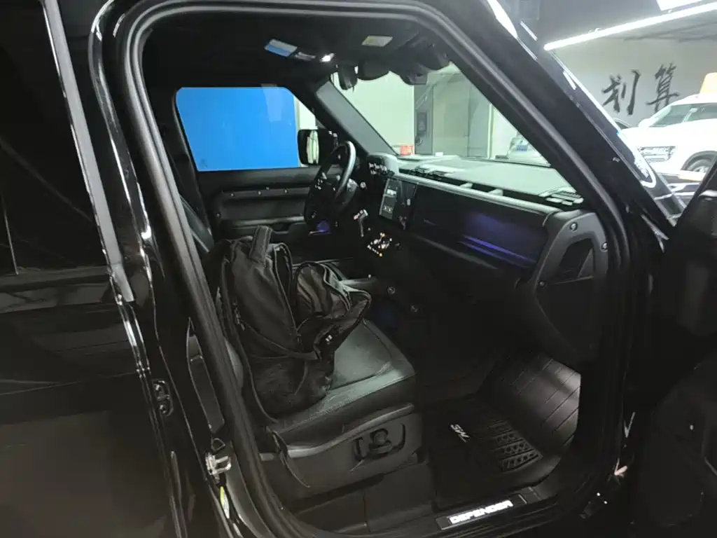 Land Rover Defender 2022 — фото 25