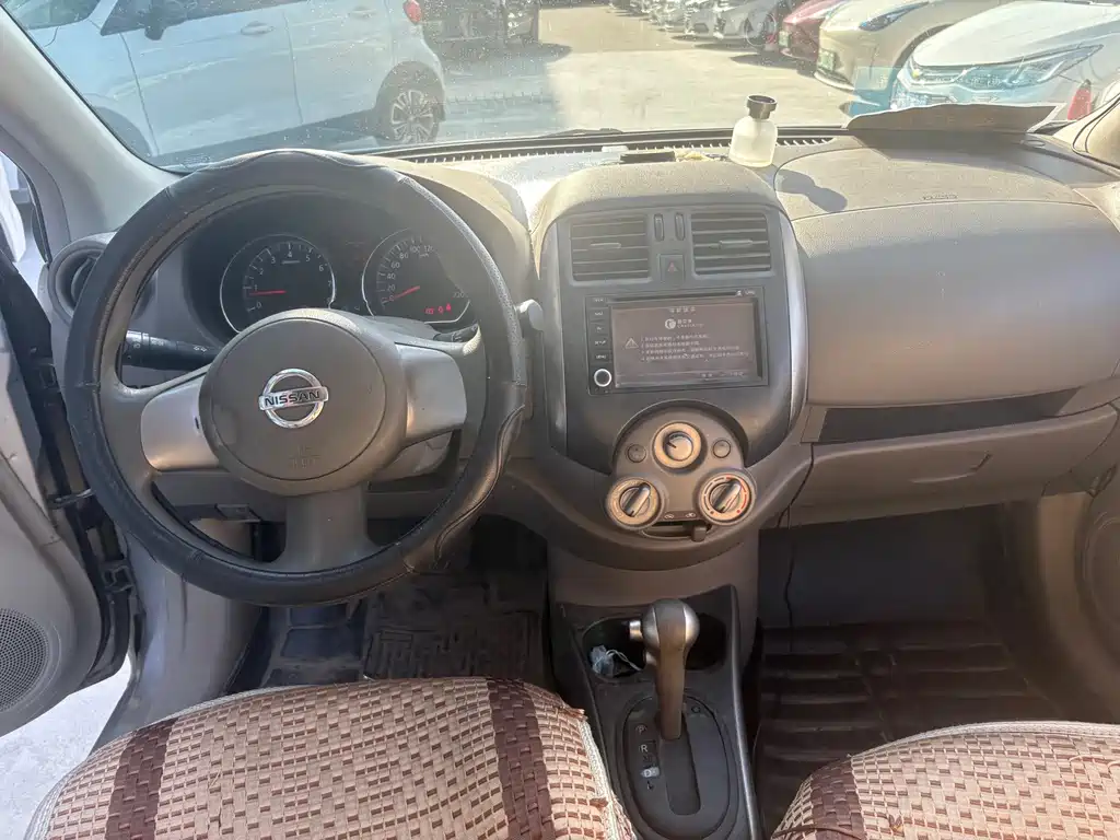 Nissan Sunny 2011 — фото 9