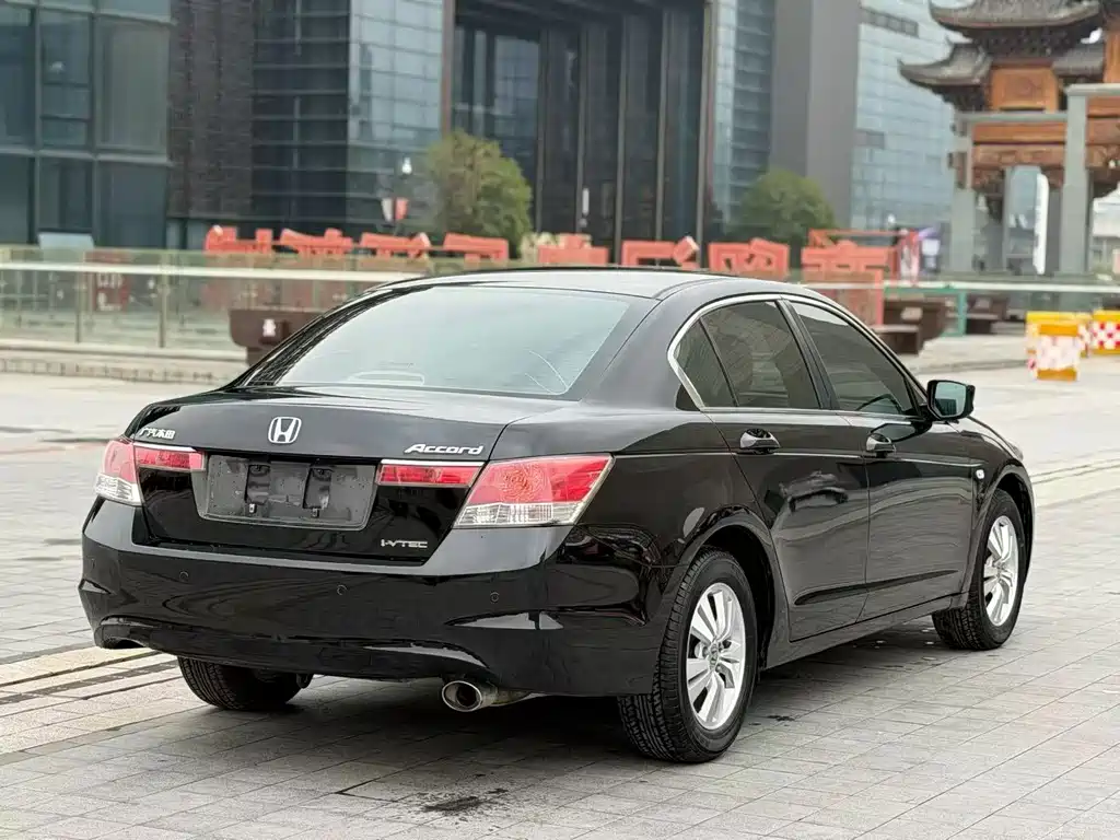 Honda Accord 2010 — фото 4