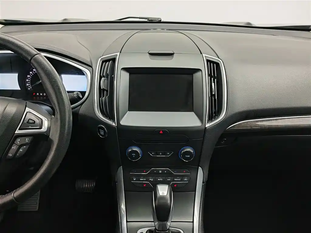 Ford Edge 2019 — фото 12