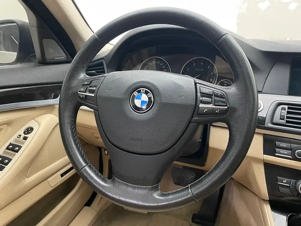 BMW 5 Series 2012 — фото 16
