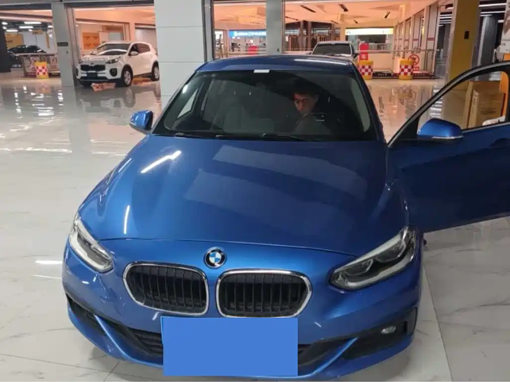 BMW 1 Series 2019 — фото 1