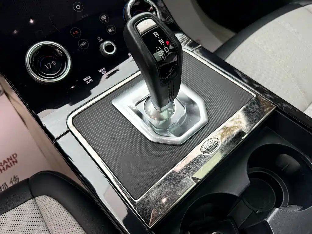 Land Rover Range Rover Evoque 2021 — фото 12