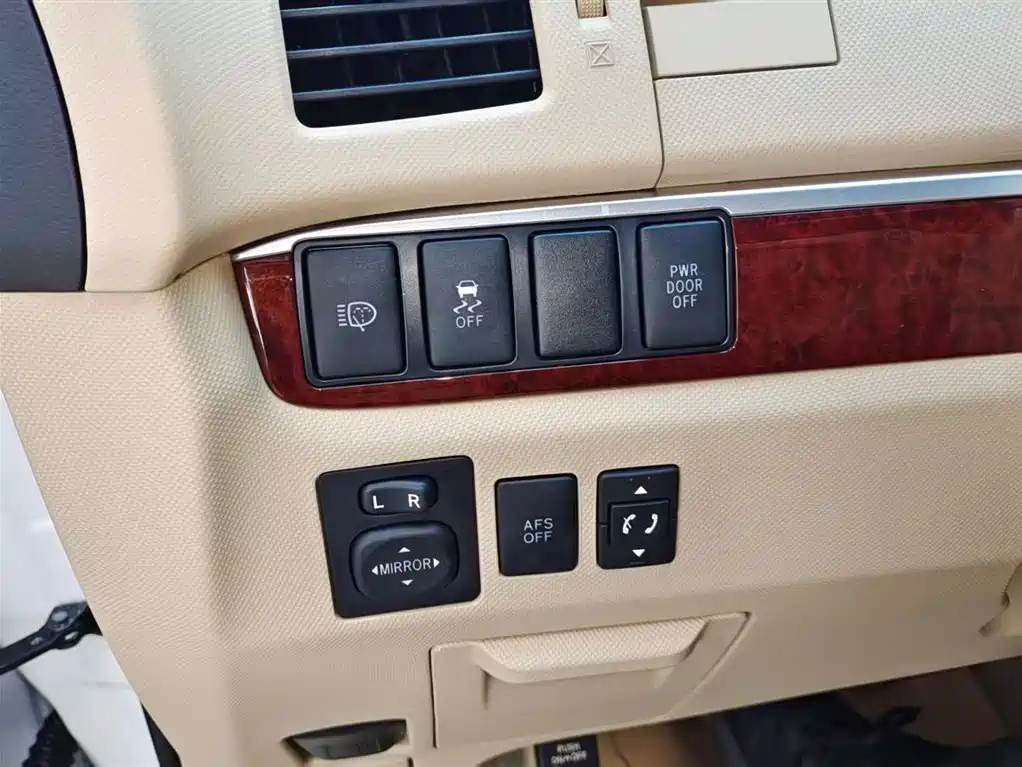 Toyota Previa 2017 — фото 19