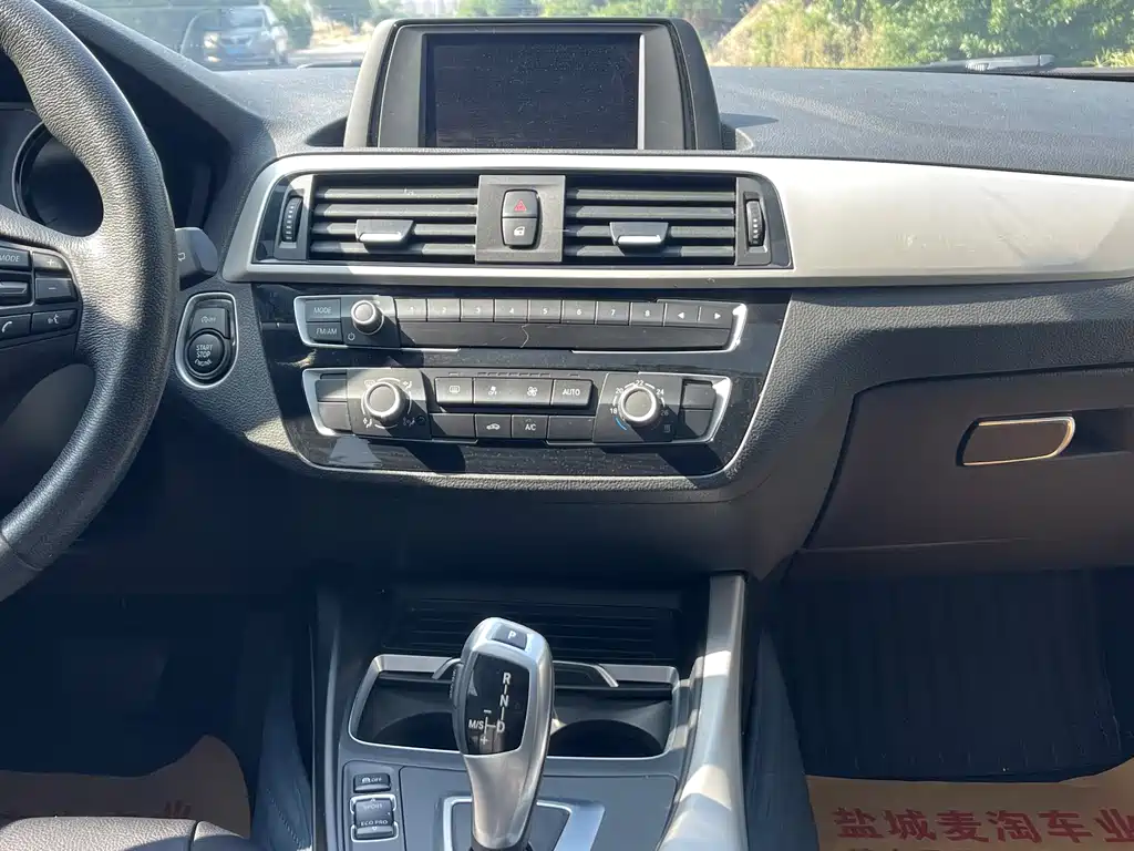 BMW 1 Series 2018 — фото 14