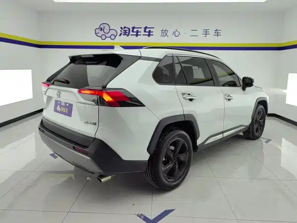 Toyota RAV4 2021