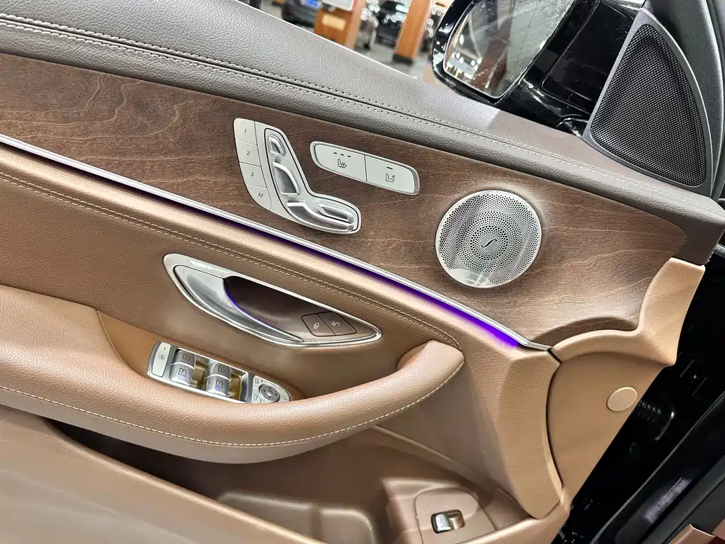 Mercedes-Benz E-Class 2022 — фото 10