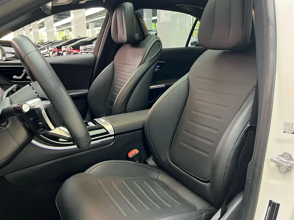 Mercedes-Benz C-Class 2023 — фото 9