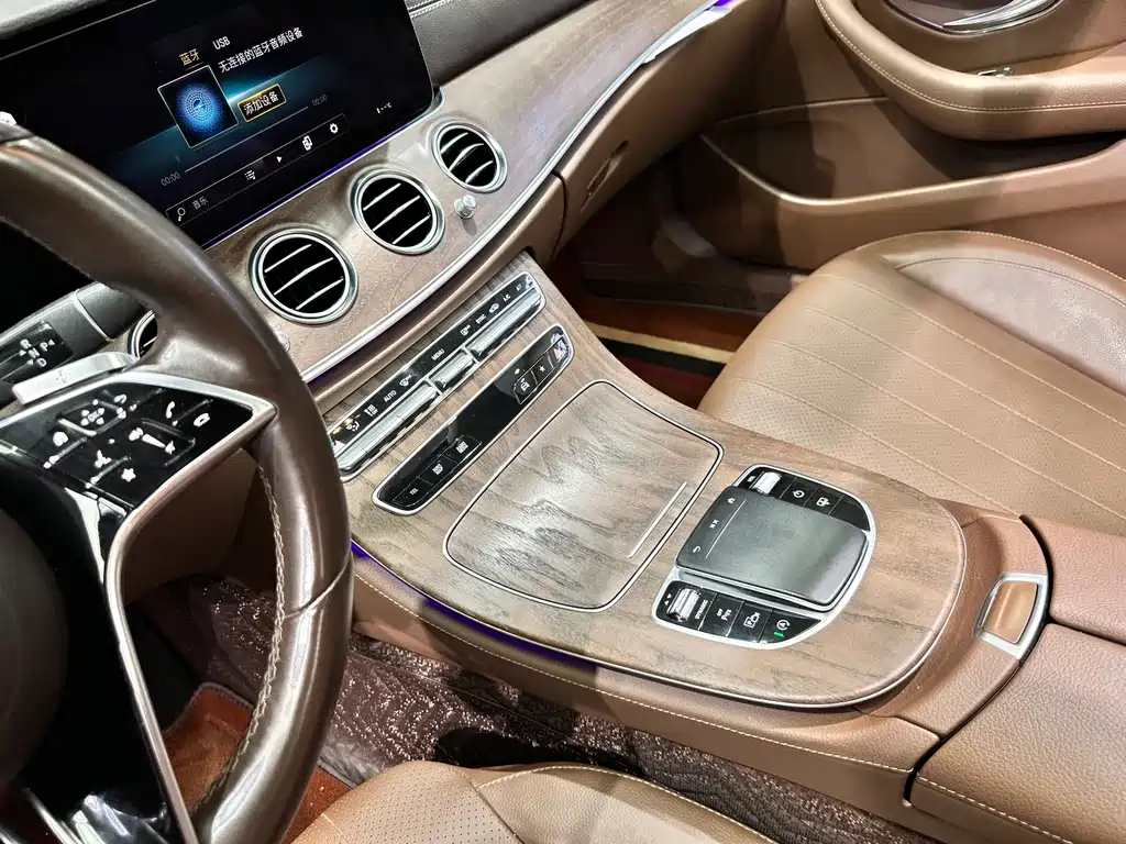 Mercedes-Benz E-Class 2022 — фото 17