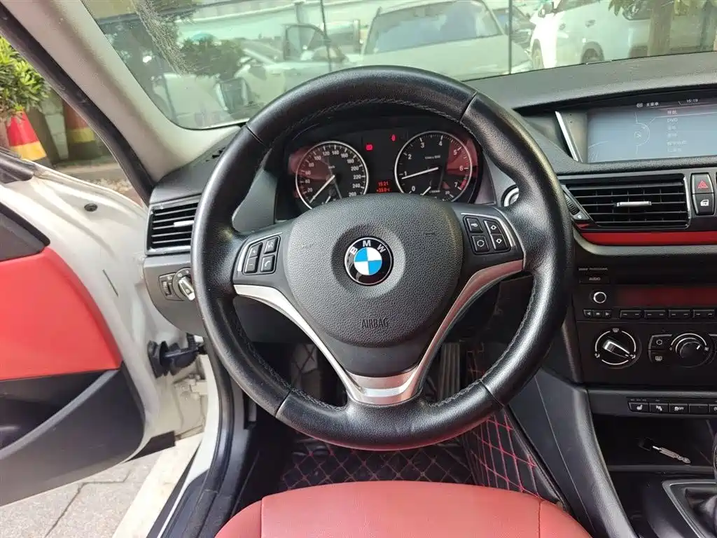 BMW X1 2016 — фото 11