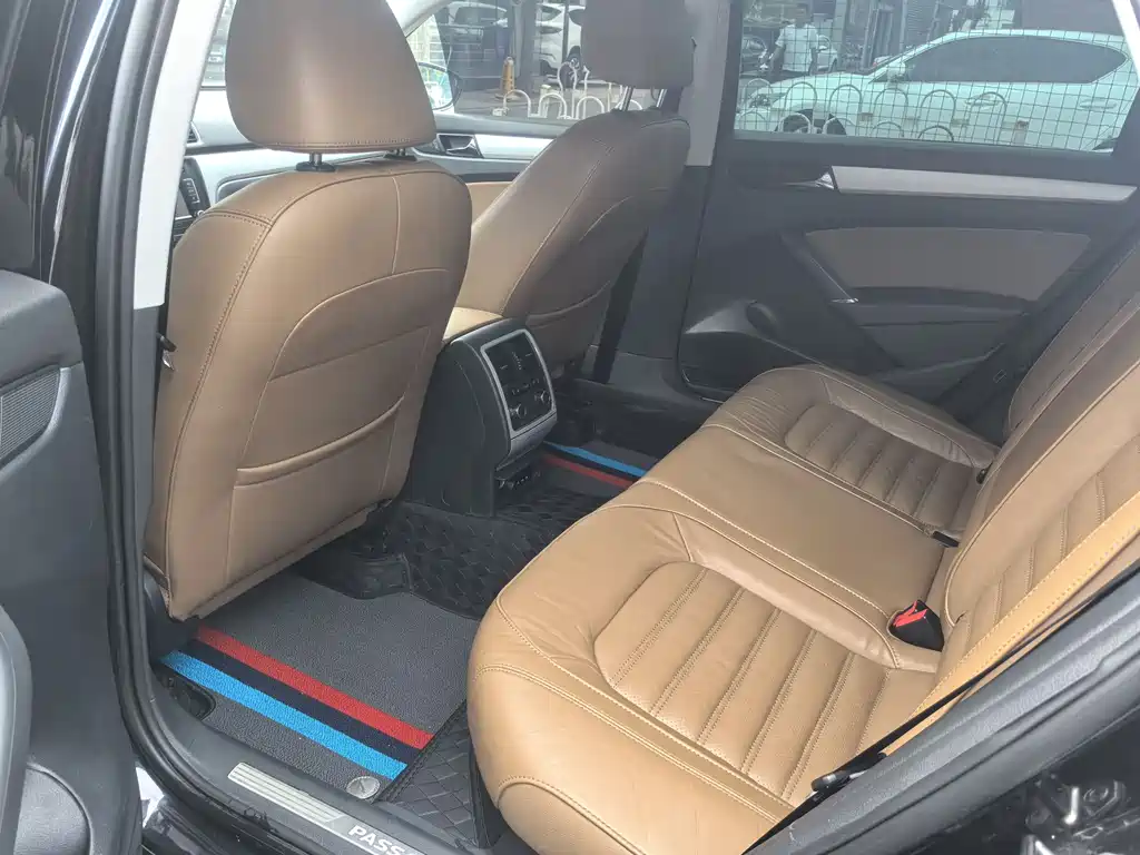 Volkswagen Passat 2015 — фото 11