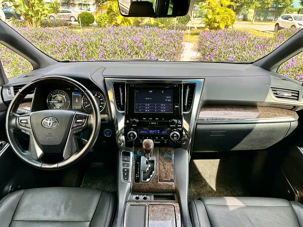 Toyota Vellfire 2019 — фото 10