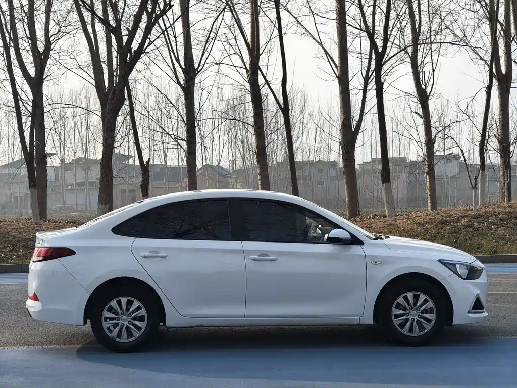 Hyundai Elantra 2023 — фото 4