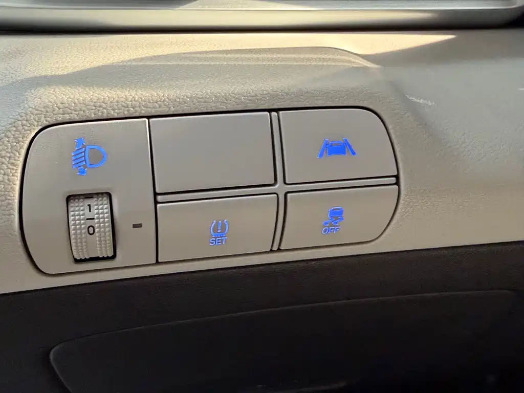 Hyundai Elantra 2022 — фото 10