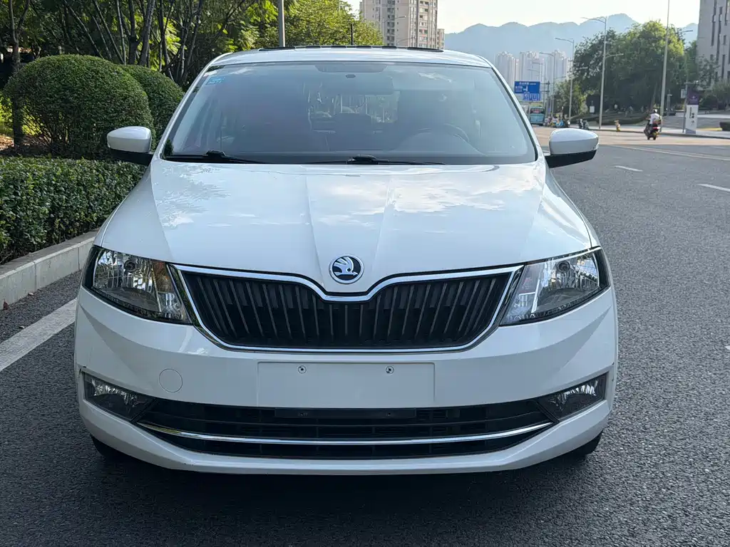 Skoda Rapid Spaceback 2019 — фото 10