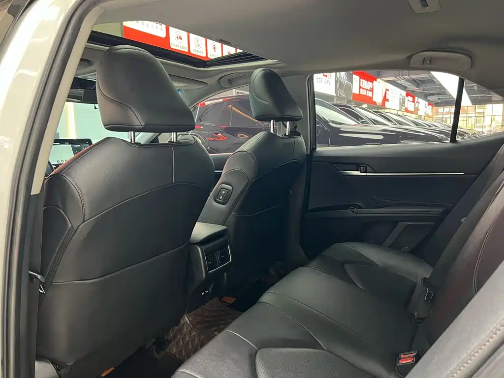 Toyota Camry 2022 — фото 11