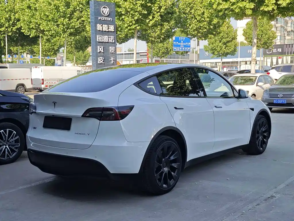 Tesla Model Y 2023 — фото 4