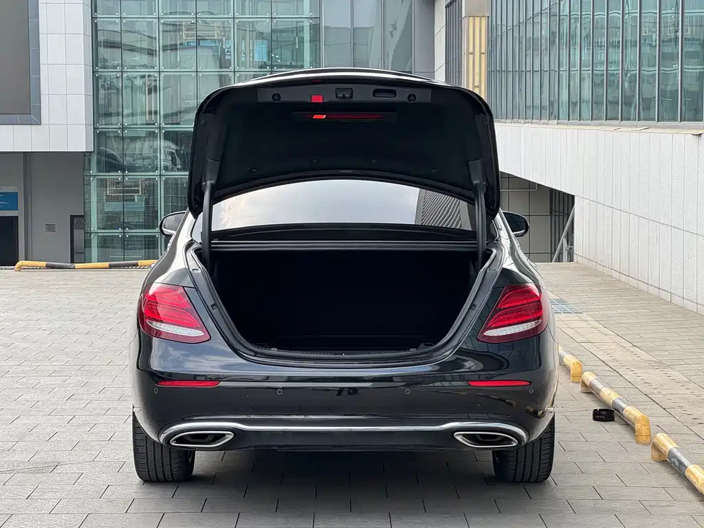 Mercedes-Benz E-Class 2020 — фото 10