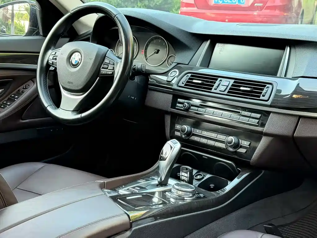 BMW 5 Series 2016 — фото 6
