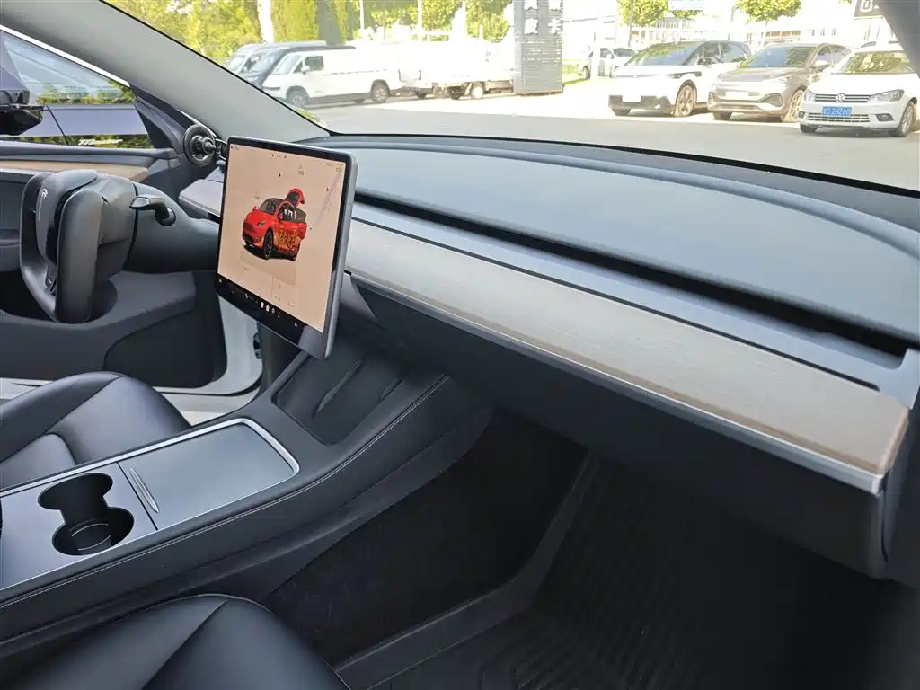 Tesla Model Y 2023 — фото 11