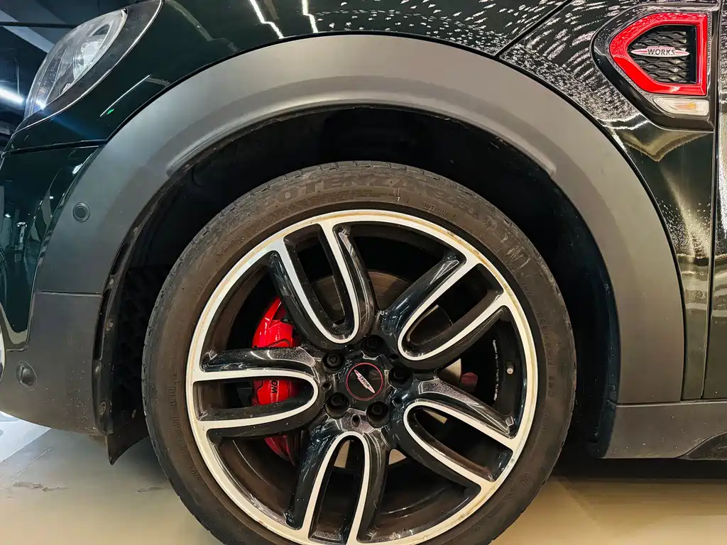 MINI JCW Countryman 2018 — фото 16