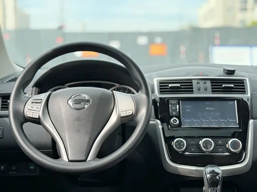Nissan Tiida 2018 — фото 13