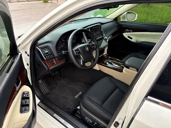 Toyota Crown 2019
