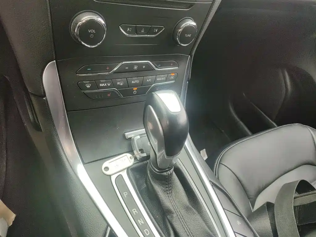 Ford Edge 2018 — фото 14