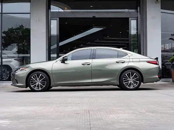 Lexus ES 2021